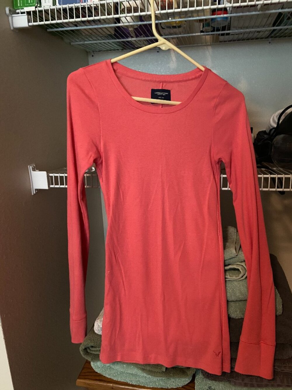AMERICAN EAGLE OUTFITTERS Ladies Size Medium long sleeve tee.